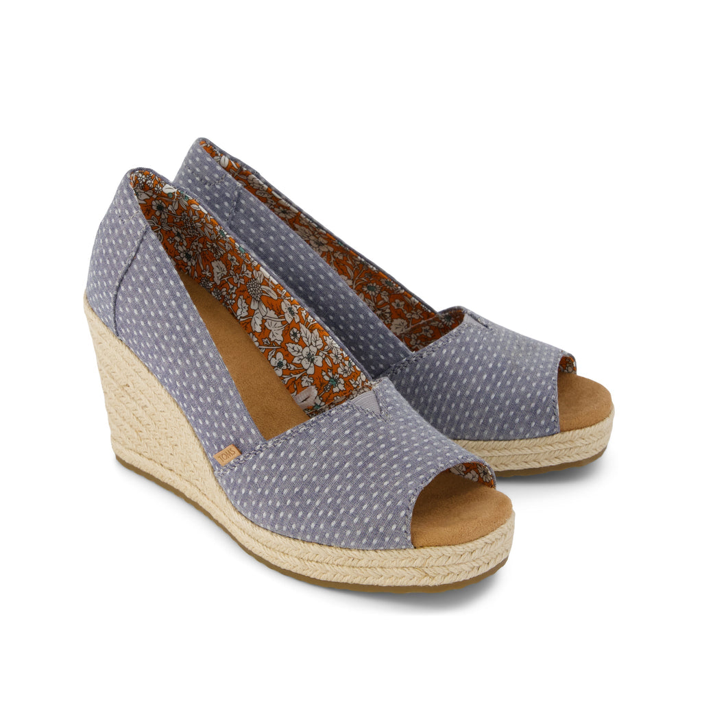 Essential Wedge - Niagara Mist Chambray Dot Front View
