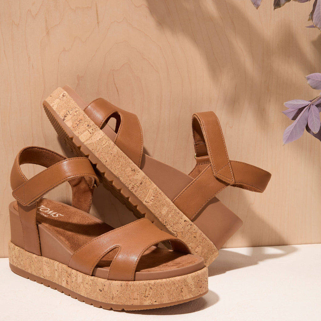 Laydown image of the brown leather Alana Wedge Sandal