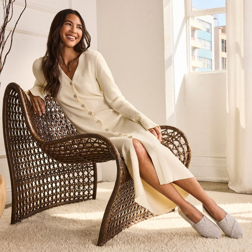 On figure image of the Drizzle Grey faux fur lining Women's Alpargata