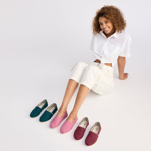 On figure image of the rose pink heritage canvas Alpargatas