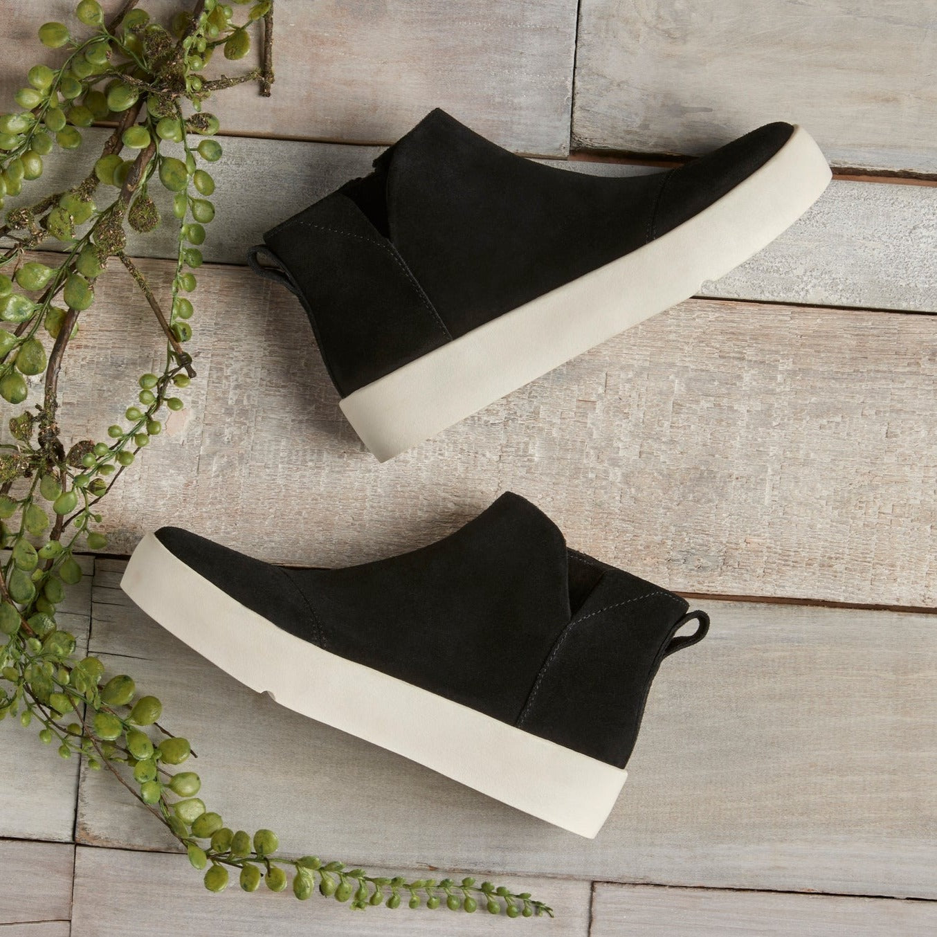 Verona Mid Platform Sneaker In Black Suede Detail Shot