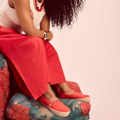 On figure image of the flame Valencia Espadrille