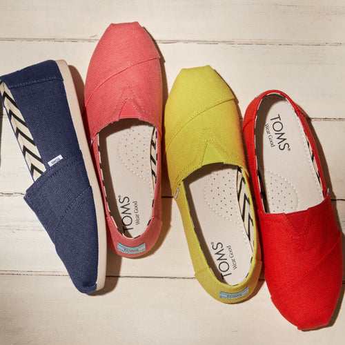 Laydown image of the flame heritage canvas Alpargata