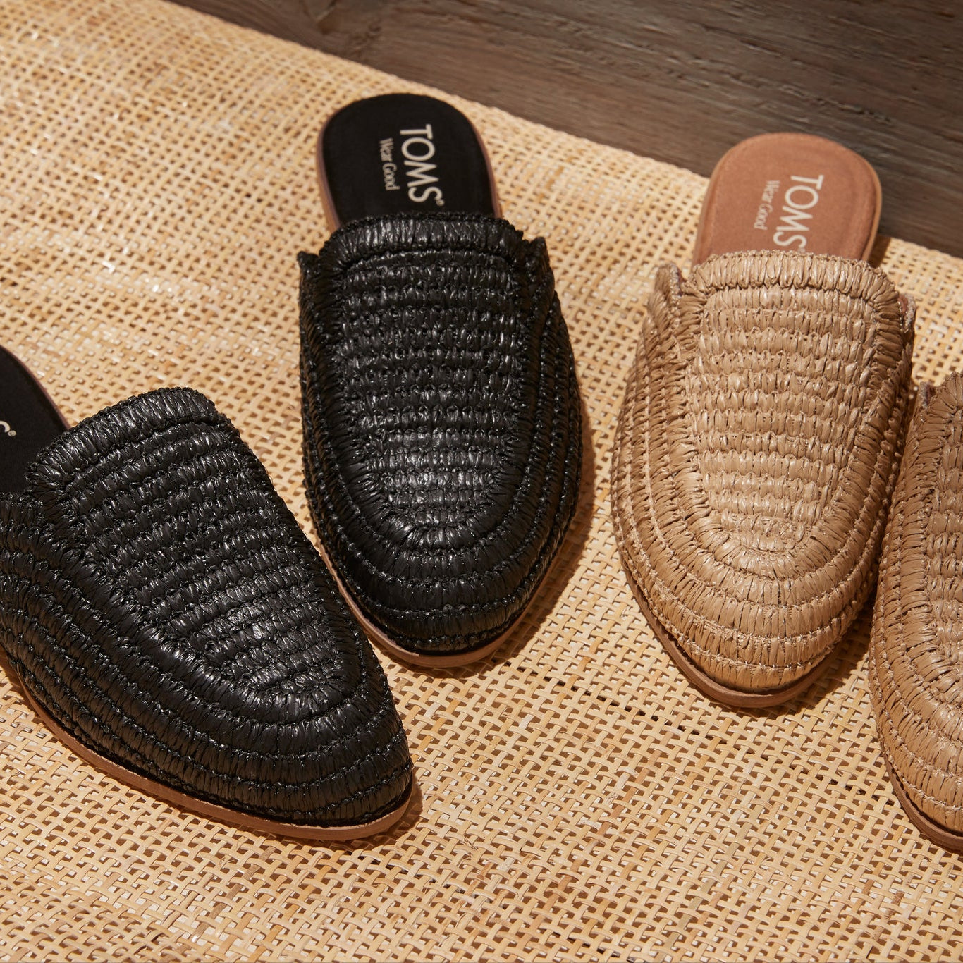 Laydown Image of the Black Raffia Jade Flats