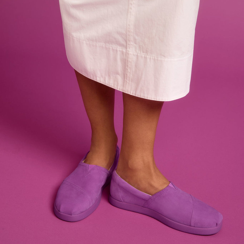 On figure image of the women's purple suede Jamie Mizrahi Alp FWD