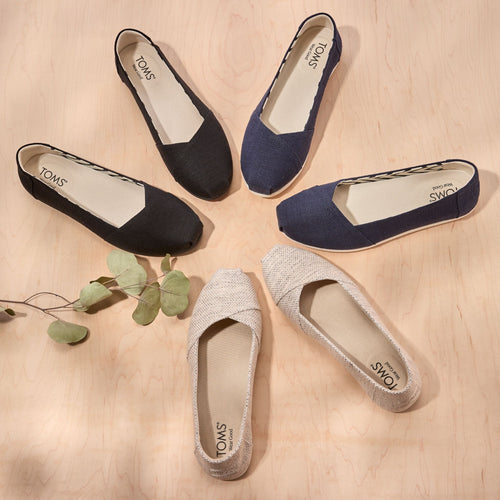 Laydown image of the black, navy and natural heritage canvas ballet Alpargatas